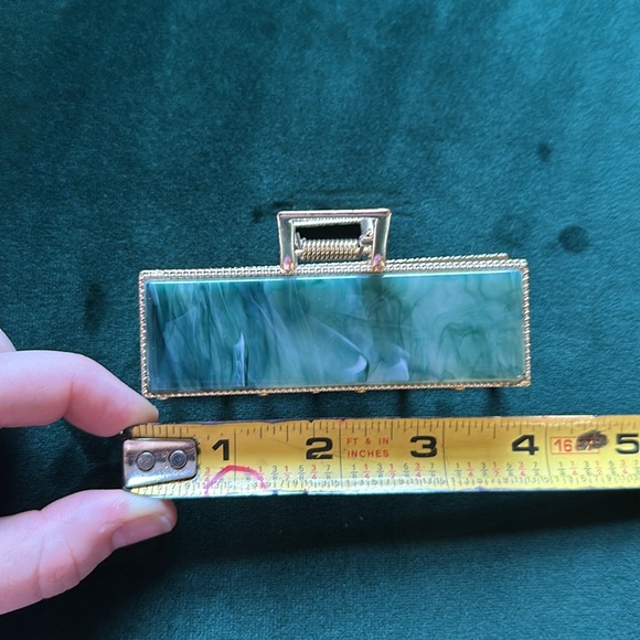 Anthropologie Resin set of 4 Claw Hair Clips - Picture 9 of 9